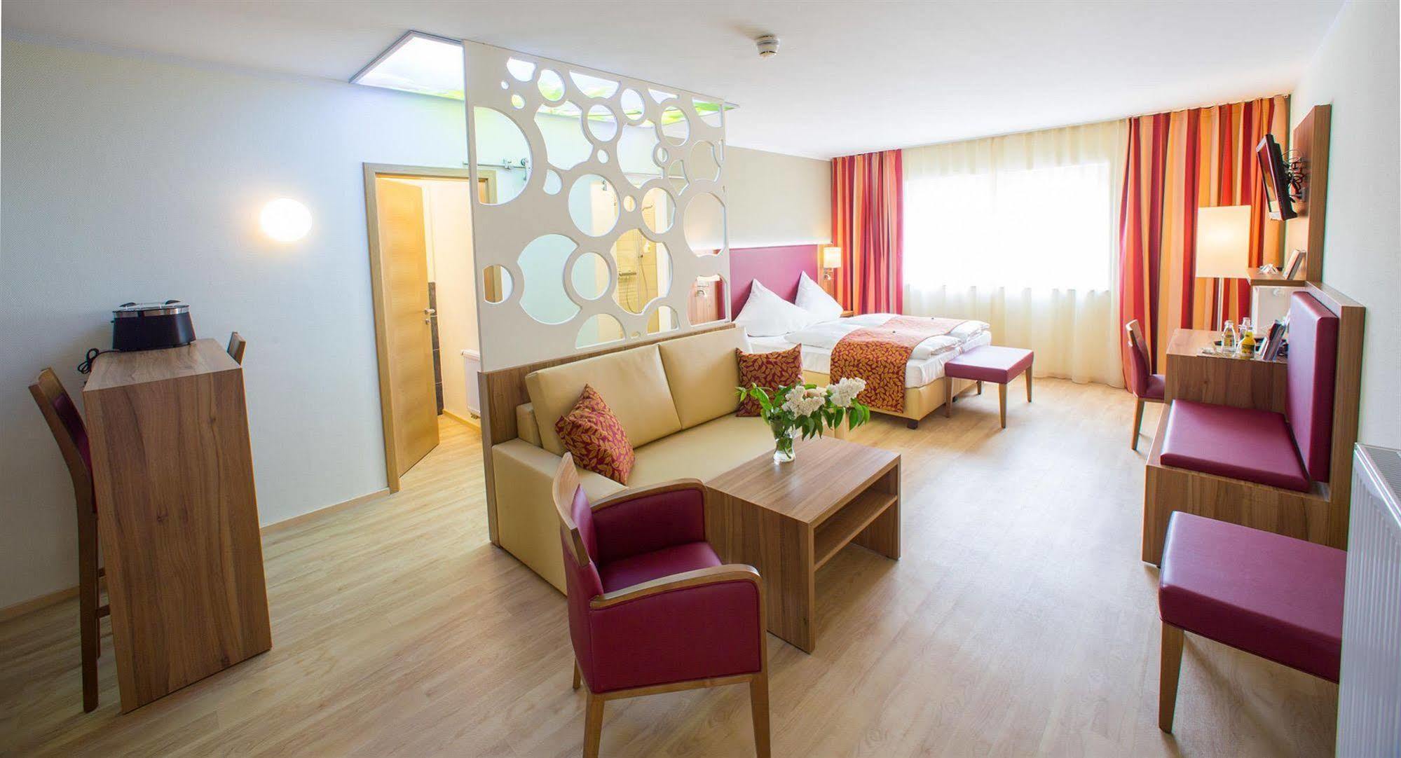 Pfalzhotel Asselheim Buitenkant foto